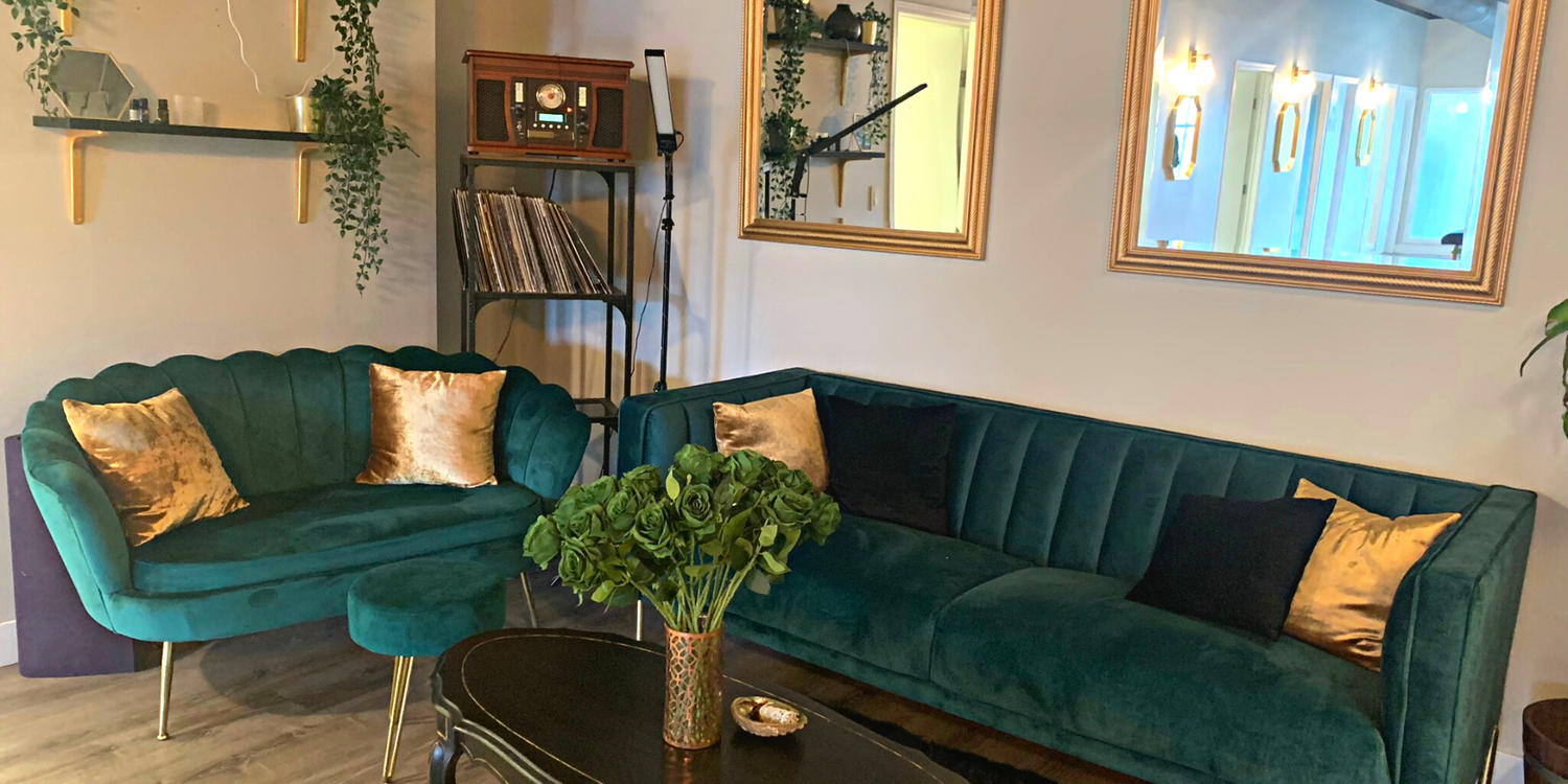 emerald beauty lounge room